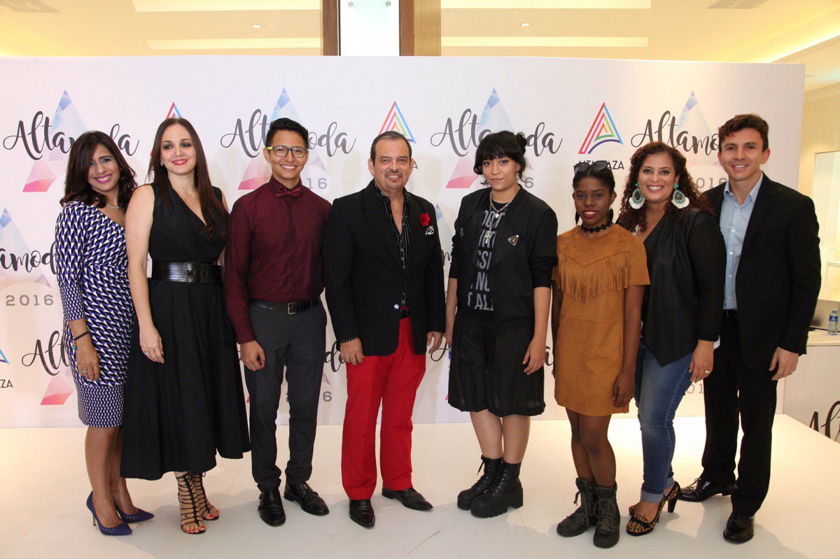 panamatalents's tweet photo. Ganadores del Primer Concurso Nacional de nuevos diseñadores de Moda #YFDA #YoungFashionDesignersaward #AltaModa https://t.co/oQHs6y1SAE