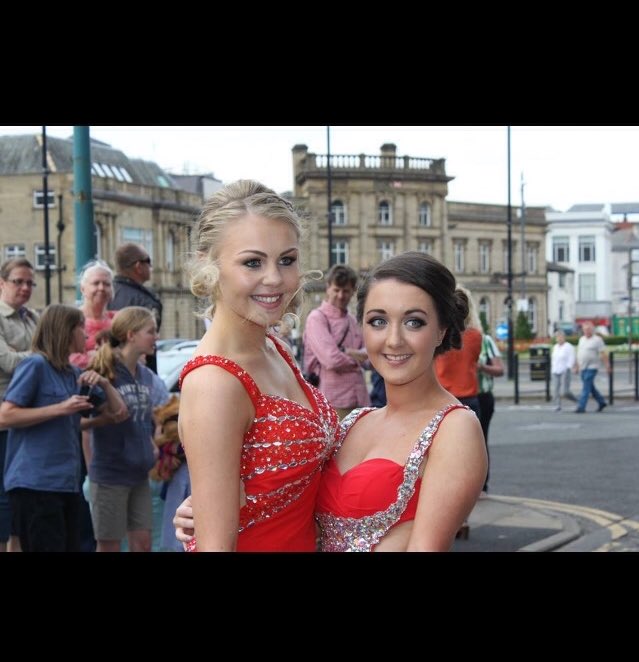 annabel_flan's tweet photo. Happy Birthday Teri 🎉🔞 🍾have an amazing day and hope you get spoiled 🎁🎈xx @Teri_Lowe_ https://t.co/eaNEgPOjGs