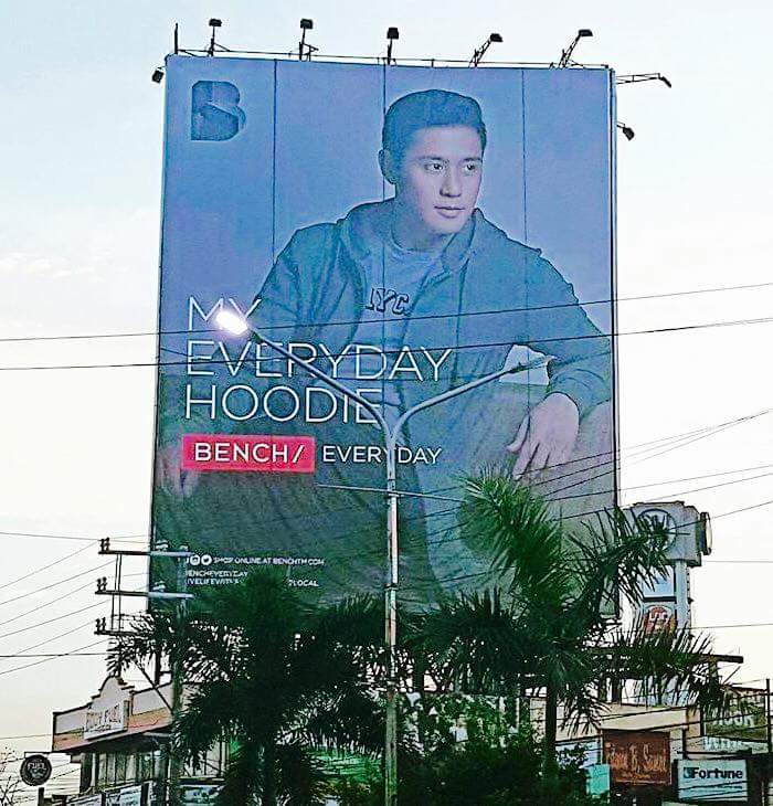 Look Roccofellas Huge Billboard ng Idol natin woot! woot! to the max 😉👍💖❤💖 #EncantadiaPagtutuos #Aquil <a href="/nacinorocco/">Rocco Nacino</a>