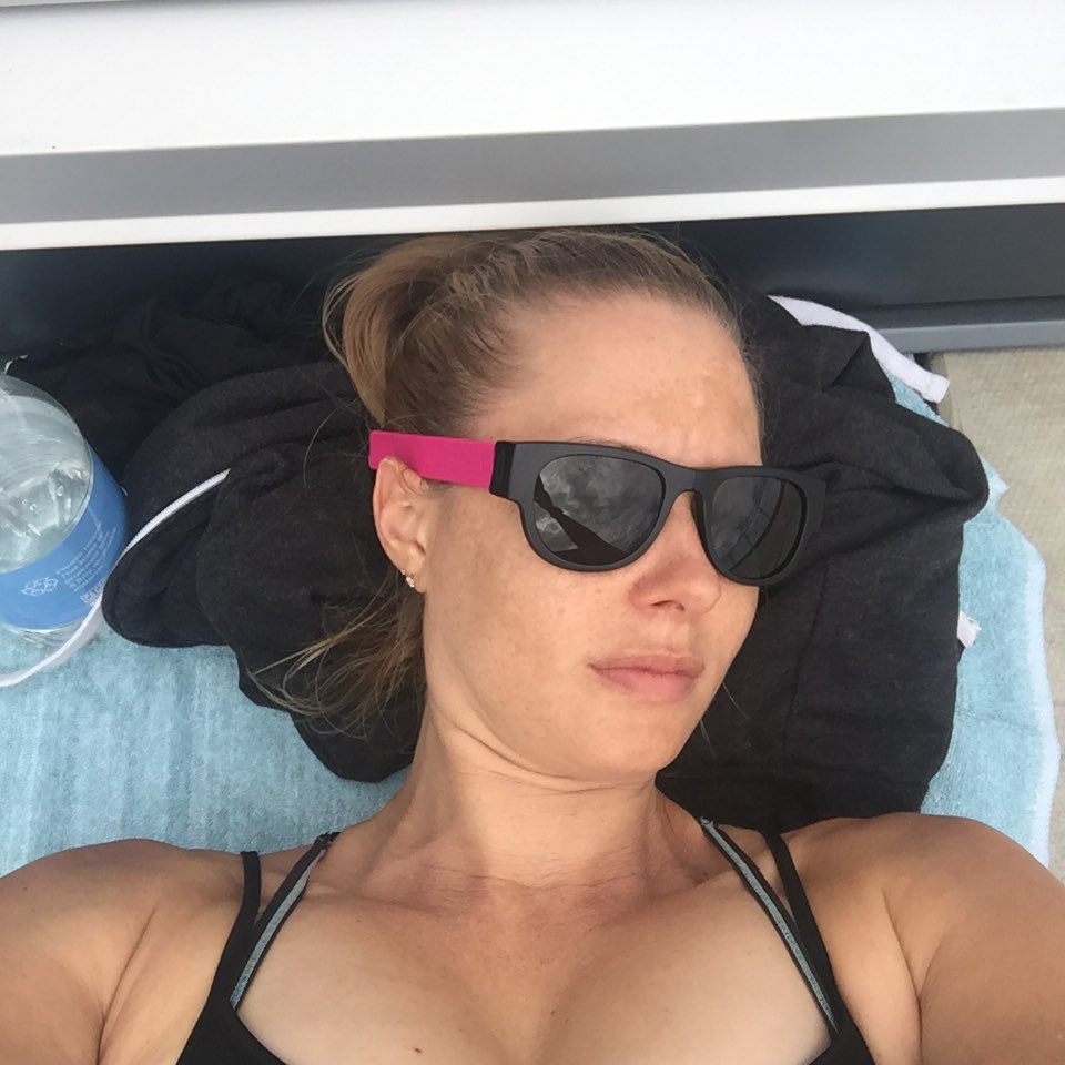 PrincessNatkins's tweet photo. Traveling w/my @Slapsee_ sunglasses! #slapsee #sunglassesmadefortravel #sunglasses #falife #crewlife #sun #poolside https://t.co/lJEqTKwKJN