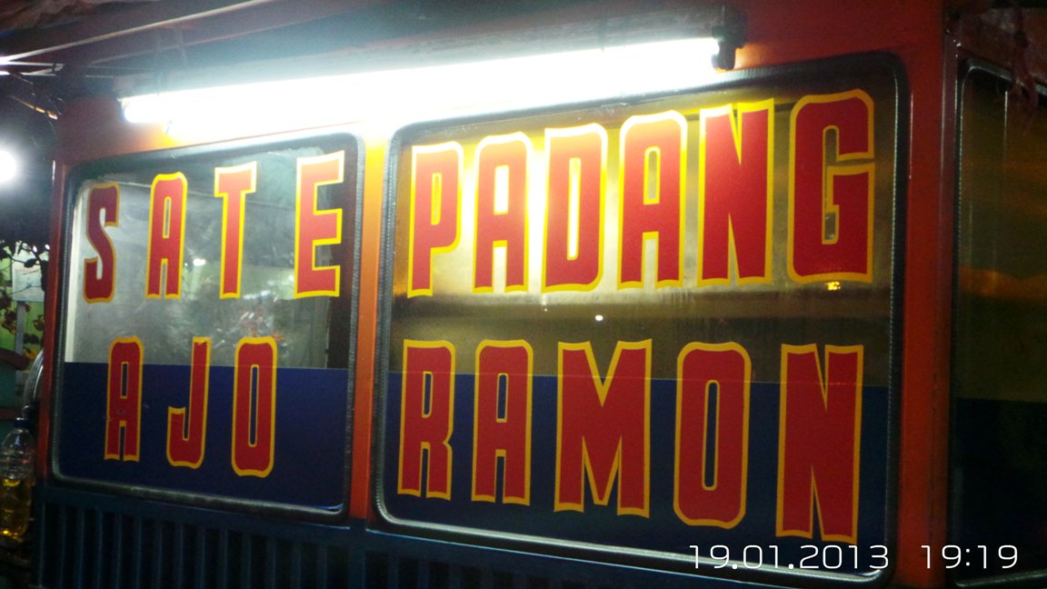 arieparikesit's tweet photo. Legenda di #Jakarta 

Sate Ajo Ramon Pasar Santa #Jaksel https://t.co/fcPaA9mGox