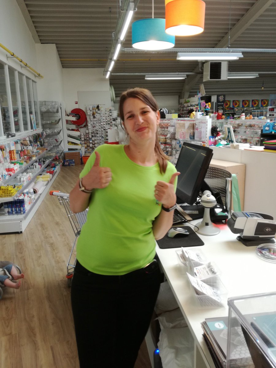 Tinys_Hobby's tweet photo. Nieuwe medewerkster @ Tiny's Hobby gans de zomer open! #tinyshobby #creativiteit #hobbywinkel https://t.co/wdNrncbxvu