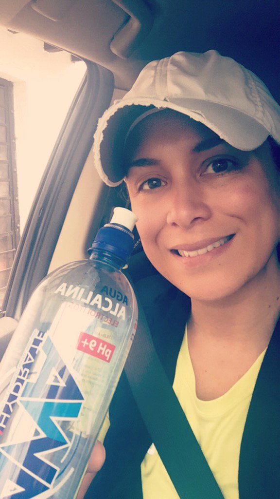Saliendo del gym lo mejor que puedo tomar es <a href="/AWAhydrate/">AWAhydrate-Alkaline</a> la amooo👍🏻!