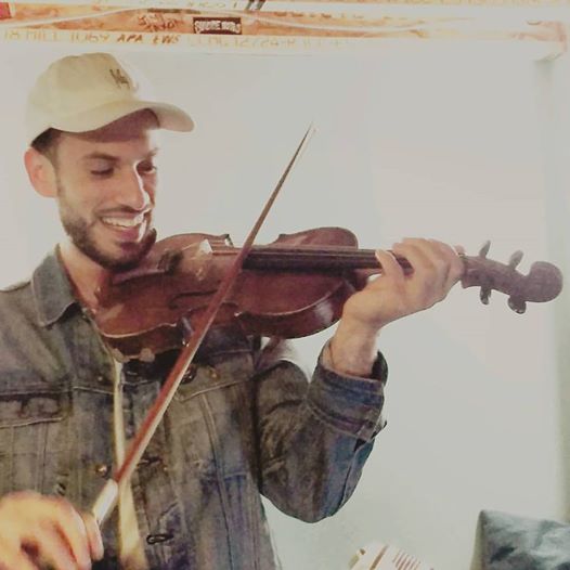 SadaJames's tweet photo. .@Solzilla on the strings! #awesomepeoplewhohaveplayedmyviolin (https://t.co/nZRSQ9X8U2) https://t.co/cO6jAQqsT4