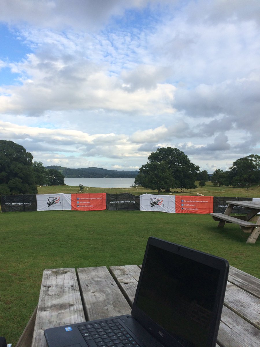 HannahPCrane's tweet image. Not a bad place for a bit of paperwork...... #kindofwork #bestjobintheworld @StreetGames @YLABProject #joinlearngrow