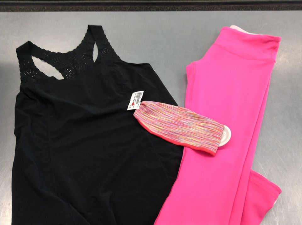 platosnewmarket's tweet photo. #TrainHard but #LookCute in this #workout outfit for $50! Stop by #PlatosNewmarket for all your #AthleticEssentials https://t.co/XwTUK3cOBN