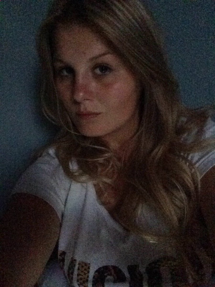 Imodisee's tweet photo. Eerste dag in 2 jaar tijd #makeuploos #nomakeup #selfie https://t.co/elGN7qQkE6