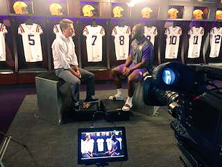 MattBarrie's tweet photo. They don't make 🏈 players or people much better than Leonard @_fournette. Big thx to @LSUfootball Story coming soon. https://t.co/rEDRkXlLck