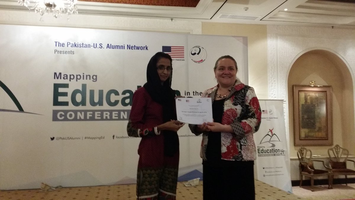 alishahbaz77's tweet photo. E-Teachers recieving Certificates
#MappingEd @PakUSAlumni @usembislamabad @PUANConference https://t.co/vnEWo0lJMu