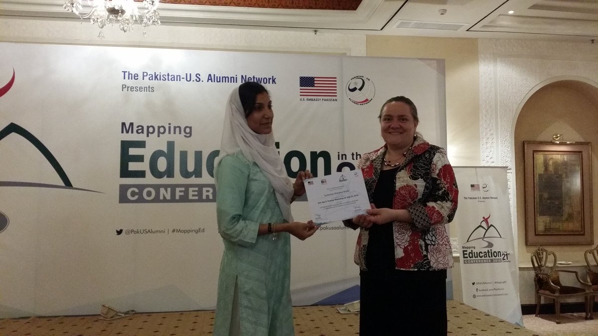 alishahbaz77's tweet photo. E-Teachers recieving Certificates
#MappingEd @PakUSAlumni @usembislamabad @PUANConference https://t.co/0ZDt9ndWT2