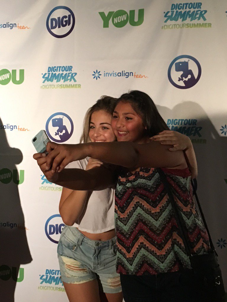 KeagySarah's tweet photo. @BabyAriel gives such amazing hugs!❤️ @DigiTour #DigitourSummer #digitoursd #digitoursandiego https://t.co/BPFdUdPV0L
