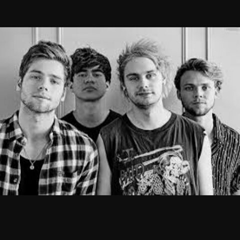 ghostwallsofmgc's tweet photo. Please retweet this💟 I really want one of the 5sos boys to follow me on my birthday. It would really mean a lot💟 https://t.co/bUWEafnqty
