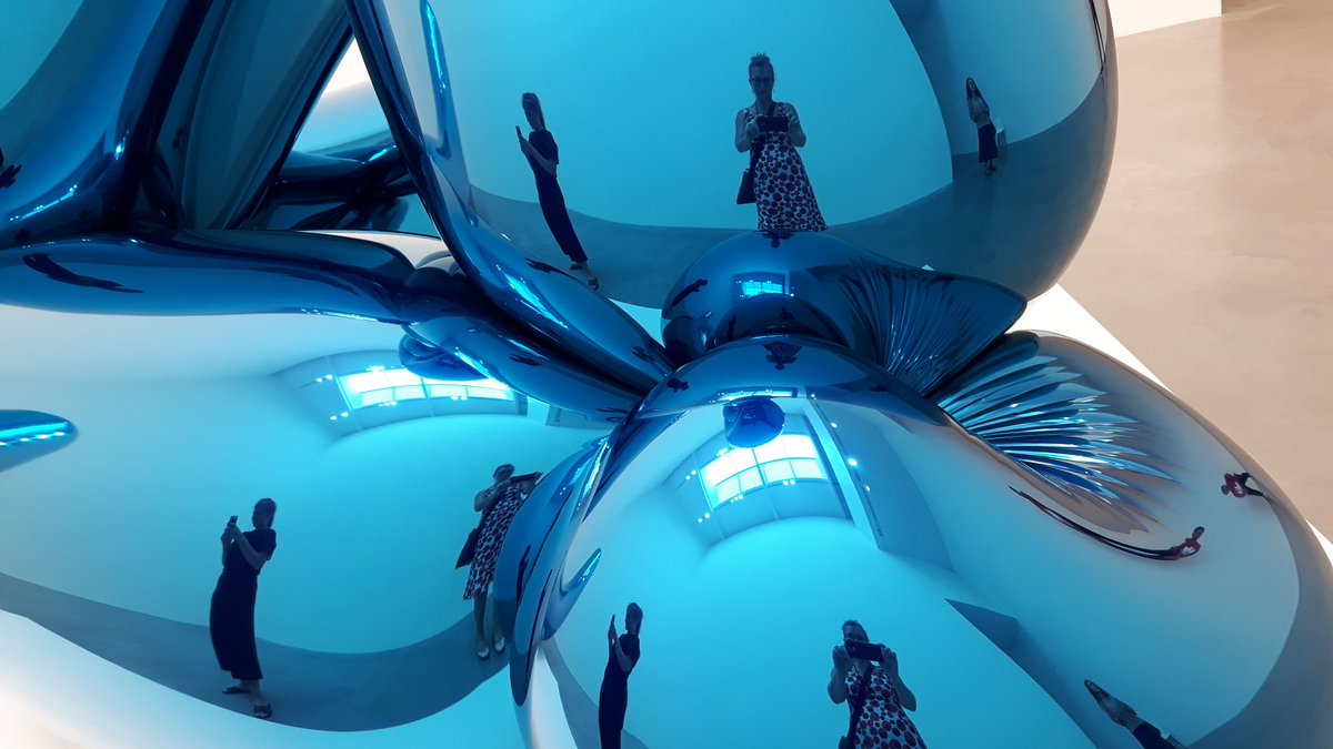 TaniaLove_FBs's tweet photo. &amp;talking of #JeffKoons, you have to see these #sculptures up close *now* to appreciate their brilliance #notballoons https://t.co/unTAe6u1yF