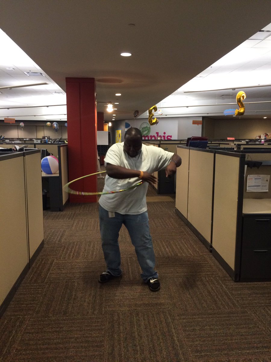 "LATE POST"
Sunday night crew hola-hoop for tickets. <a href="/Memphis_CC/">Mighty Memphis</a> <a href="/ShowmenNatasha/">Natasha</a> #CrémeDeLaCréme #LifeAtATT