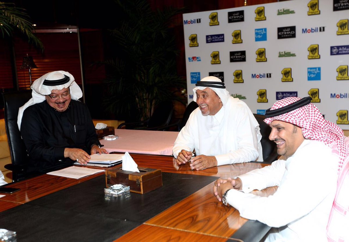 صور من اجتماع مجلس الإدارة مع مجموعة من اللاعبين السابقين ورجال الاعمال ..