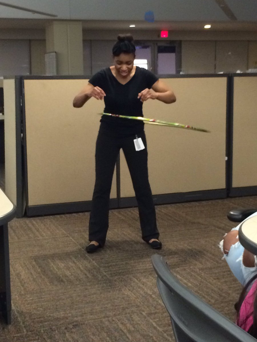 "LATE POST"
Sunday night crew hola-hoop for tickets. <a href="/Memphis_CC/">Mighty Memphis</a> <a href="/ShowmenNatasha/">Natasha</a> #CrémeDeLaCréme #LifeAtATT