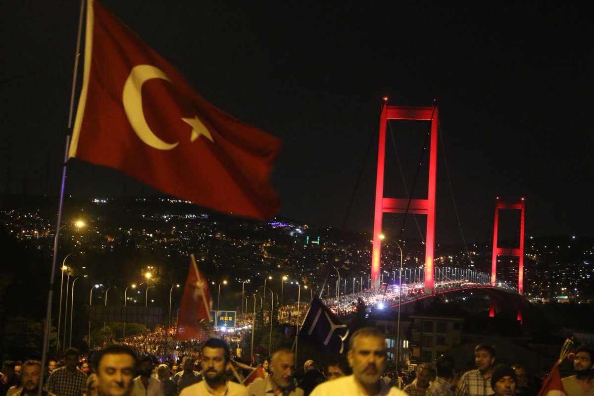 ismailemanet's tweet photo. Boğaziçi Köprüsü artık "15 Temmuz Şehitler Köprüsü" adıyla kahraman şehitlerimizin anısını taşıyacak. https://t.co/SsV0HnJSfU