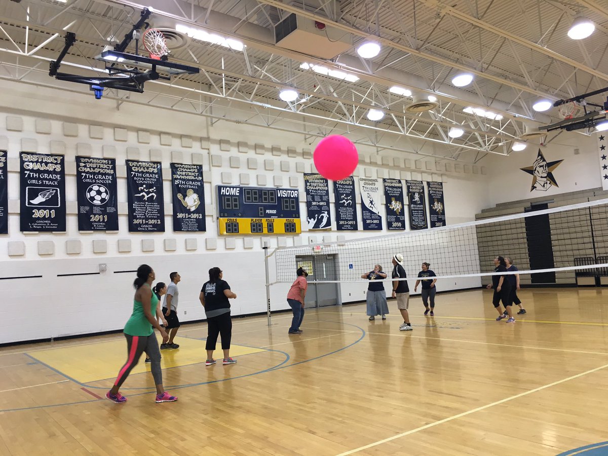 Escontrias_SA's tweet photo. Getting pumped up for the school year with team building activities.We are family at Sun Ridge! #TeamSISD https://t.co/0TCLlsjTJi