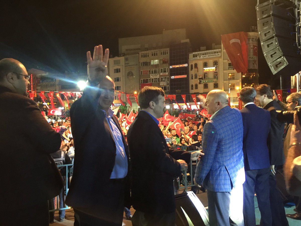 m_ilicali's tweet photo. Demokrasi nöbetimizin 11'inci gününde, ilk günki ruhla kutsal nöbetimize devam ediyoru #81İlTekYürek #BizTürkiyeyiz https://t.co/VNNlxz3LVq
