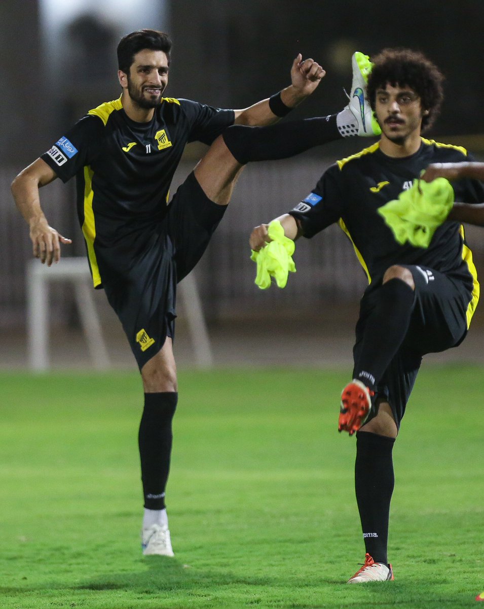 صور تدريبات الفريق الكروي الاول اليوم الاثنين ..