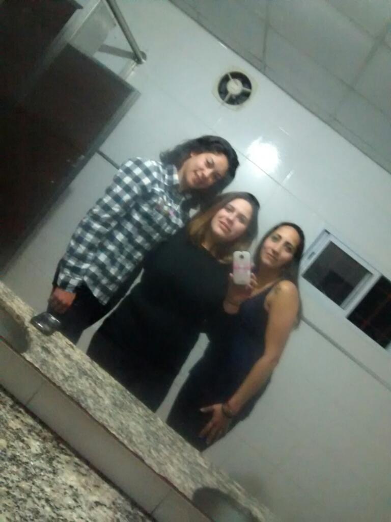 YamiiRochi's tweet photo. Si tengo amigas como ustedes para que quiero más...?
#Amarlassss 😍☺
@silvanaliamoya1 y @Foofii05 https://t.co/vXRGzMtOCQ