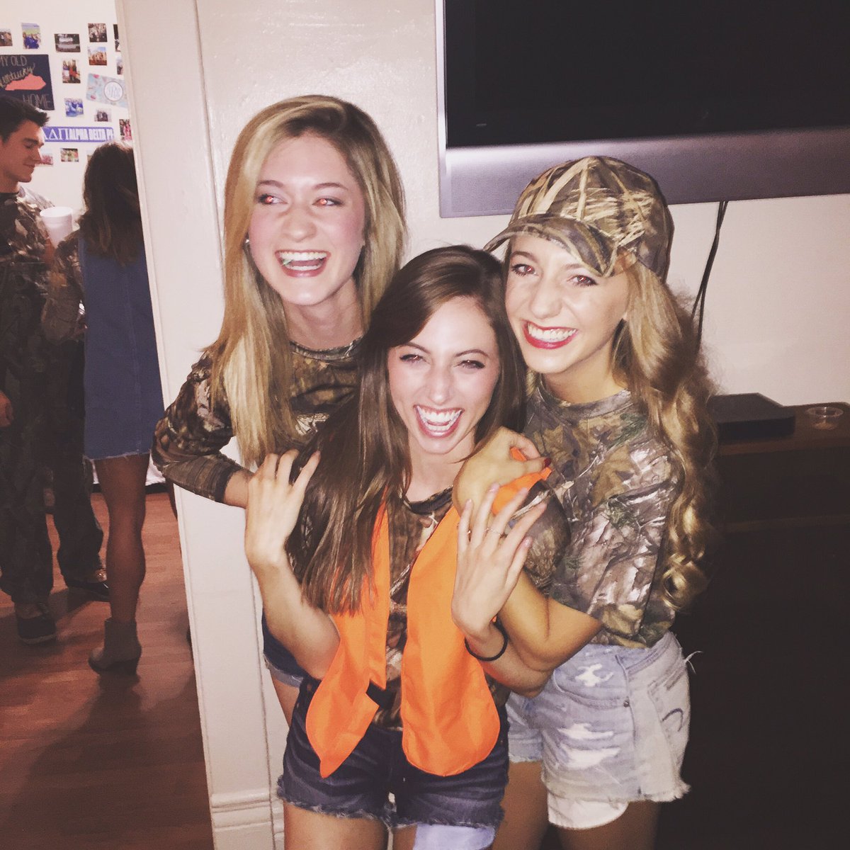 sarambenson's tweet photo. Fav ADPi date party? Mallard Ball, of course! #UKGoesGreek #UKadpi https://t.co/Ik3oSWDlAU