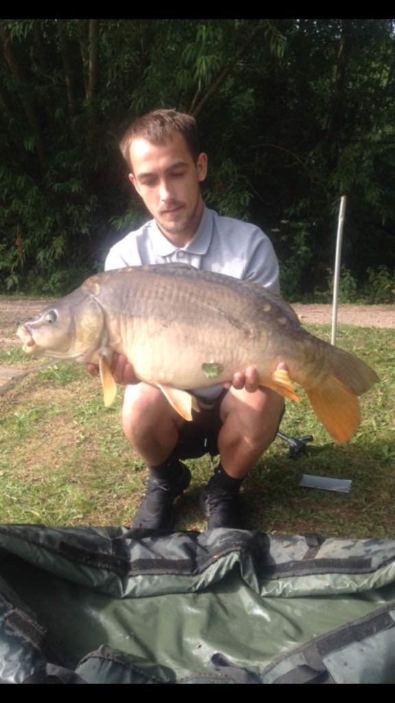 sam23myfishing's tweet photo. #stanboroughlakes #18lb #firstfishoftheday https://t.co/CNju4HcvTg