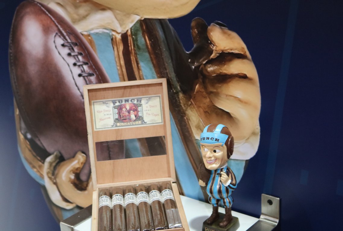 punchcigars's tweet photo. "I made it to #IPCPR2016 and I came prepared." - Mr. Punch
#PunchSignature #TimeToPunchOut https://t.co/78YGj7bWA1
