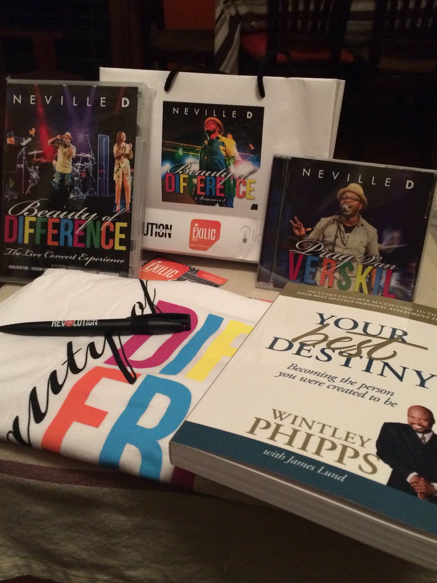 elizabeth_esau's tweet photo. @NevilleDMusic Lovelt goodie bag and merchandise! Thanks!#BODdvdLaunch #BodLive #Helives. Awesome evening๐๐ฝ๐๐ฝ๐๐ฝ๐๐ฝ https://t.co/rg5ixrAl63