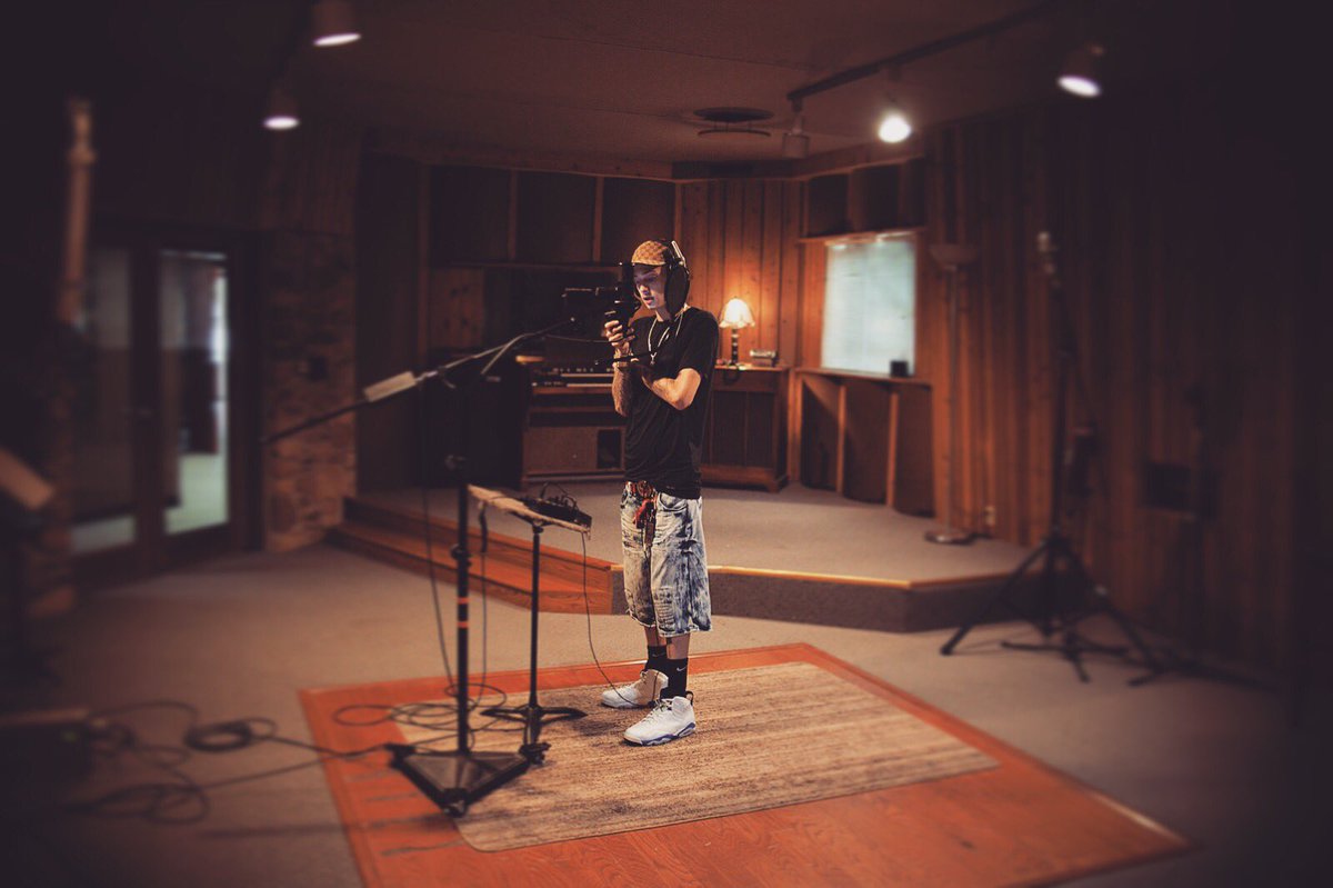 ShawnHam317's tweet photo. Working on the next project. Making myself a bo$$ 📷 : @zanezworld #SelfMade #GringoGang #ShawnHam #NoHandouts https://t.co/piOiwhJIHY