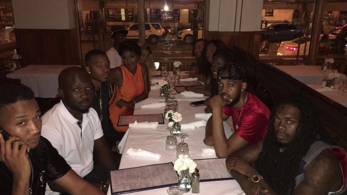 supastarmoe's tweet photo. Out to eat with Bernice and the bros ❤️💯😏 https://t.co/CHz42rkSSF