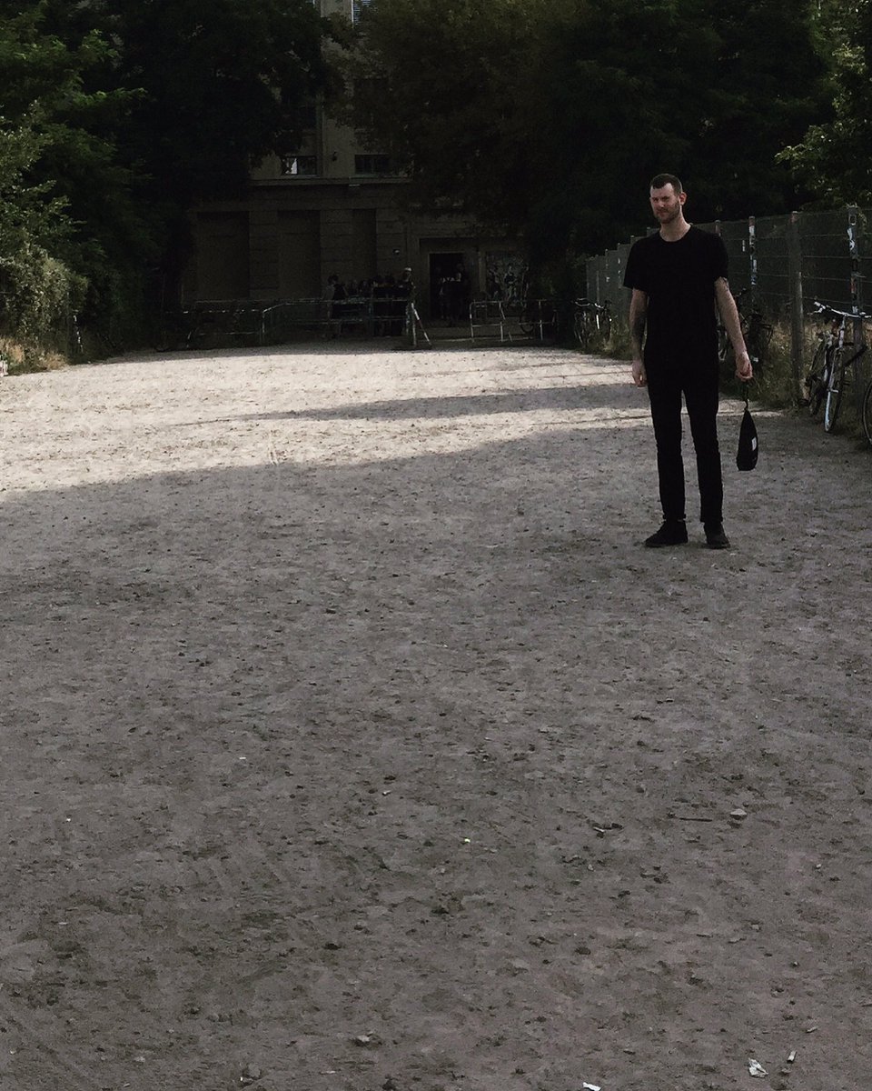 MATRiXXMAN's tweet photo. techno spirits were summoned. thank you for existing berghain. https://t.co/wKG8jjAdF1