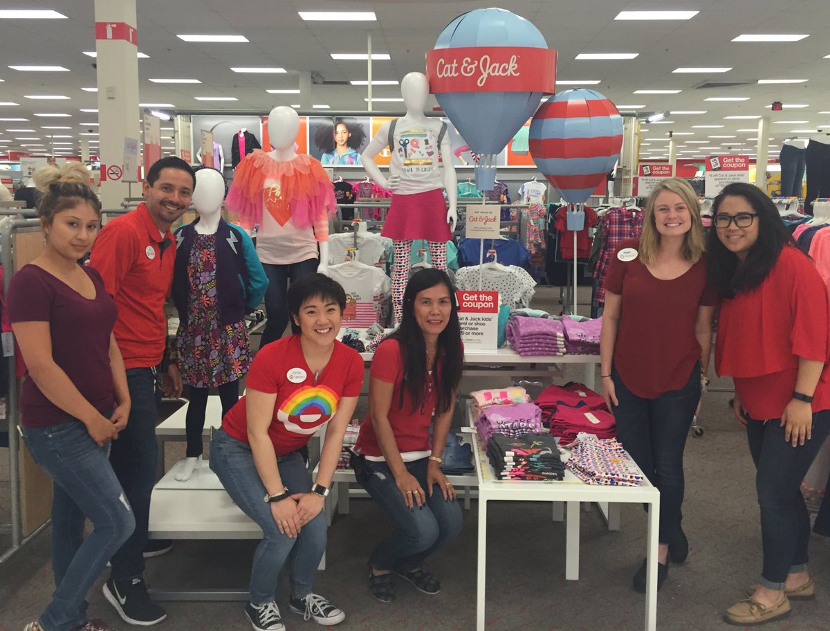 It's Red &amp; Denim for the week! Getting the whole store to participate in the denim event to drive some sales🎯👖