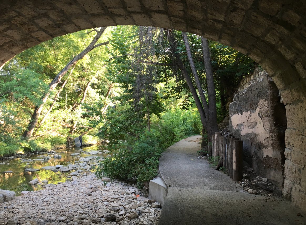 VisitAustinTX's tweet photo. Want to take advantage of Austin's huge network of trails? We love this guide from @Do512: https://t.co/YLoaTUPh1i https://t.co/R0BI3vZXoq