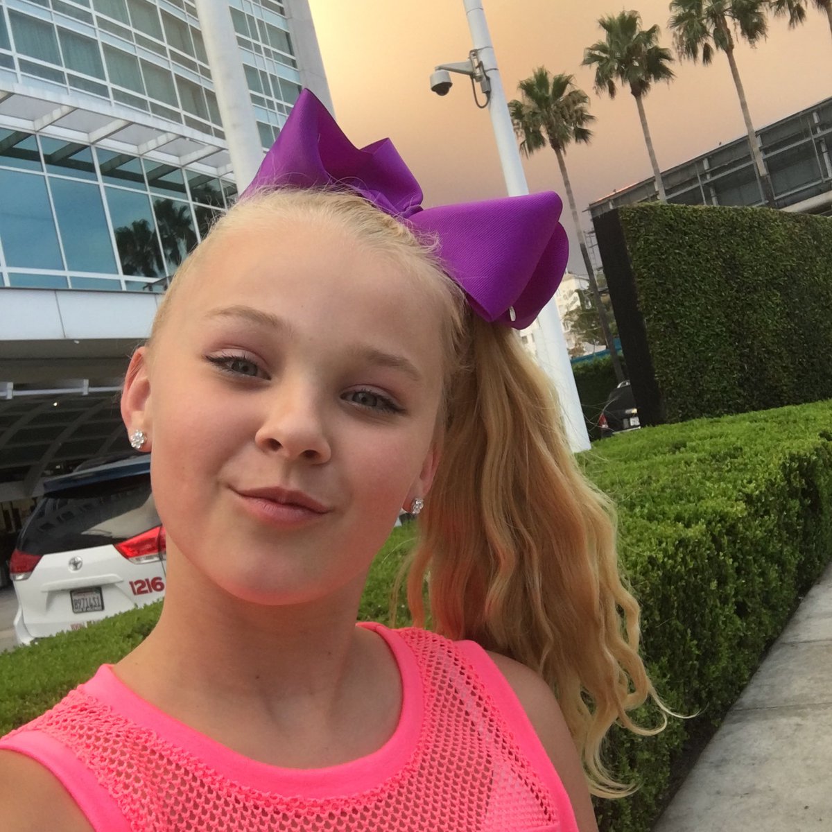 itsjojosiwa's tweet photo. 🎀❤️ https://t.co/SLJJ3wt28h