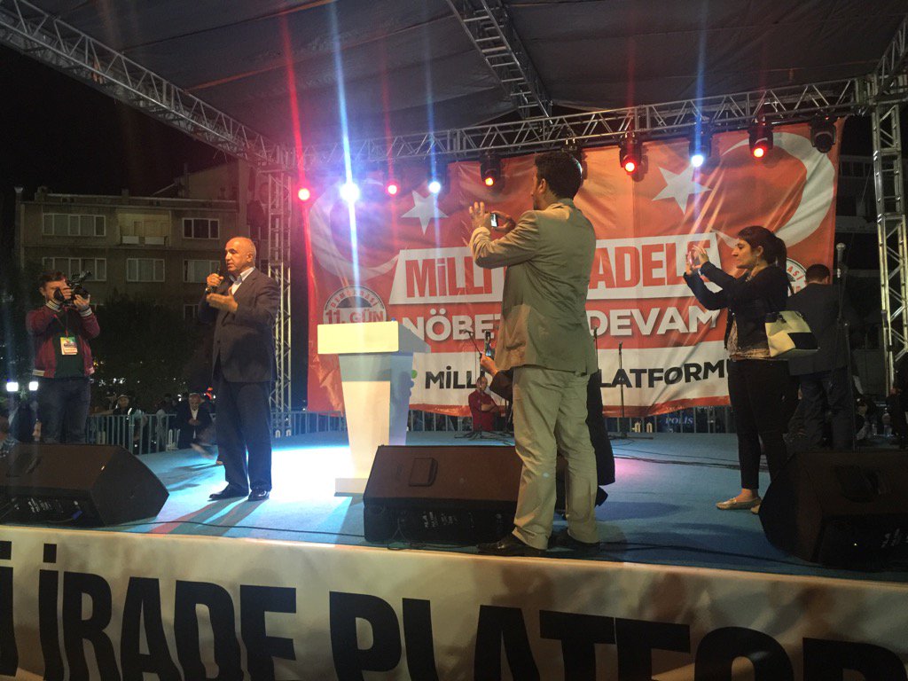 nevzatutkan's tweet photo. Demokrasi nöbetinin 11.gününde @m_ilicali hocamız konuşmalarını yapıyor. https://t.co/MOSKt1rkRS