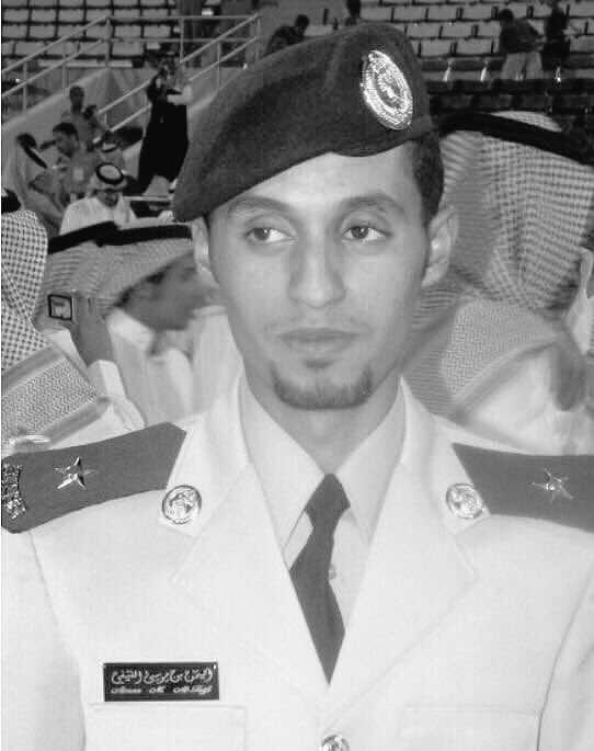 waleedalfarraj's tweet photo. رحم الله ابطالنا النقيب ايمن الفيفي والملازم محمد الحسن، شهداء الأباتشي أمس خالص التعازي لعائلاتهم ومحبيهم وأصدقائهم https://t.co/z7FeW6O6rb