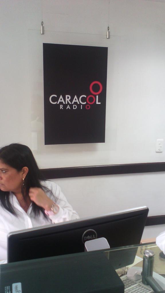 ili_rh's tweet photo. @los40medallo #yoporlasolar conlos40dejalafiladel @bancolombia tirada solo por venir y traercositas https://t.co/eRWbX4g0OY