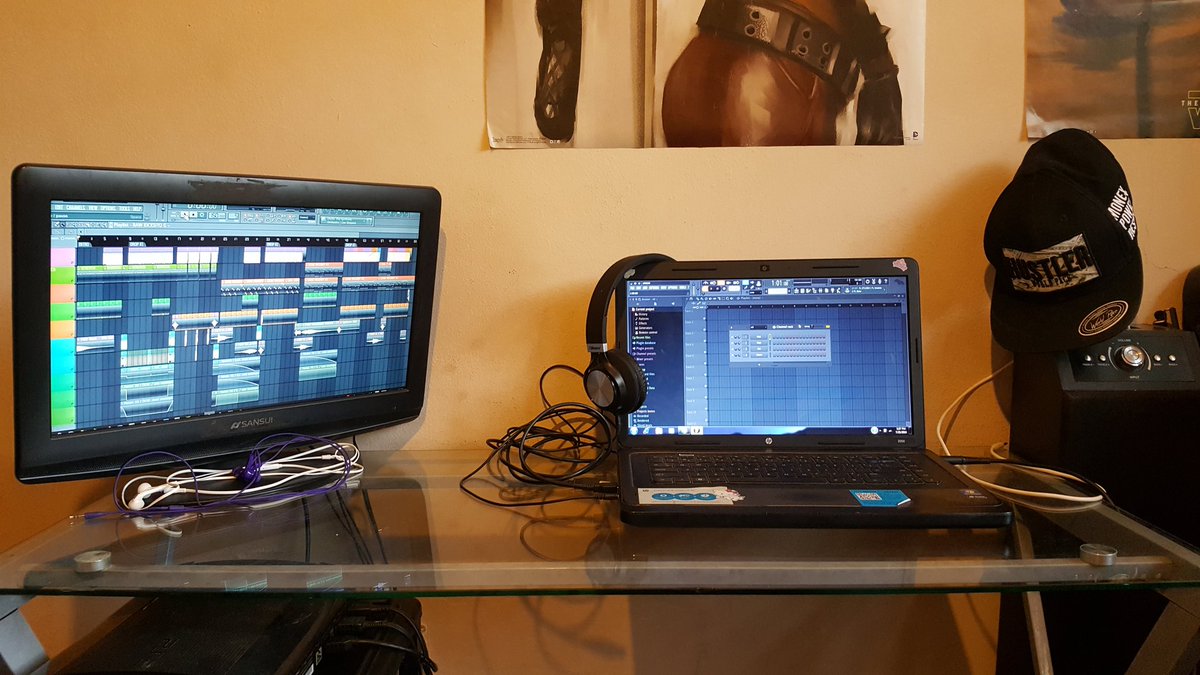 ItzzRivera's tweet photo. This is My music Production studio. Every day fighting for that dream Staying positive 😌 God's with me helping me.. https://t.co/1Q5XNiIHUt