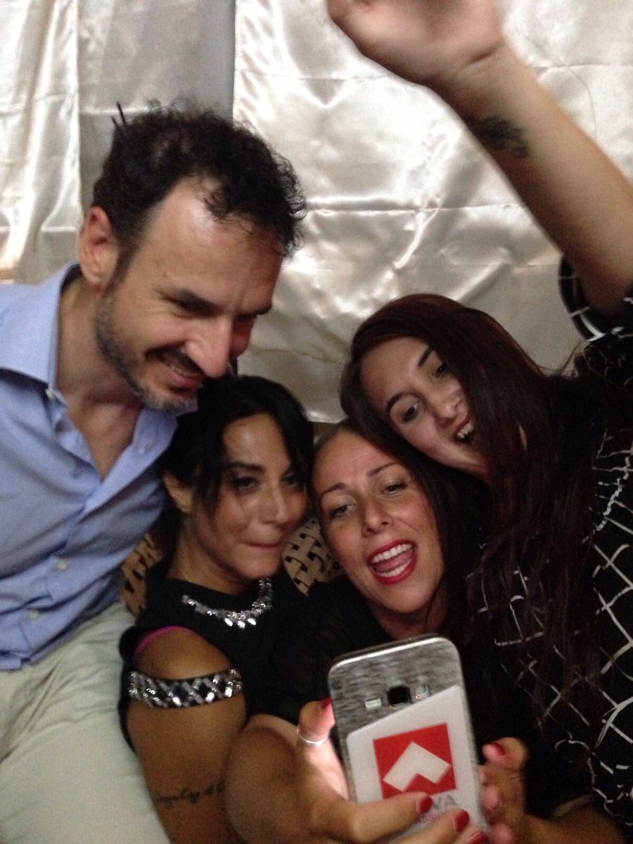 cini3's tweet photo. Noi lo sappiamo fare Da Dio! #fallobene @LuccaAttiva @Lascia_Perde @IsolaLuigi @hangoverskin @CiuffiValentina https://t.co/0cQ3hEh89O