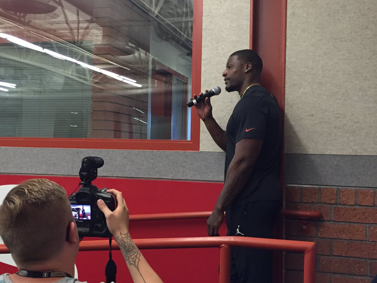 AZCardinals's tweet photo. .@adrian_wilson24 stopped by @ddockett's press conference to thank him. #ThanksNineO https://t.co/H7r418CgpT