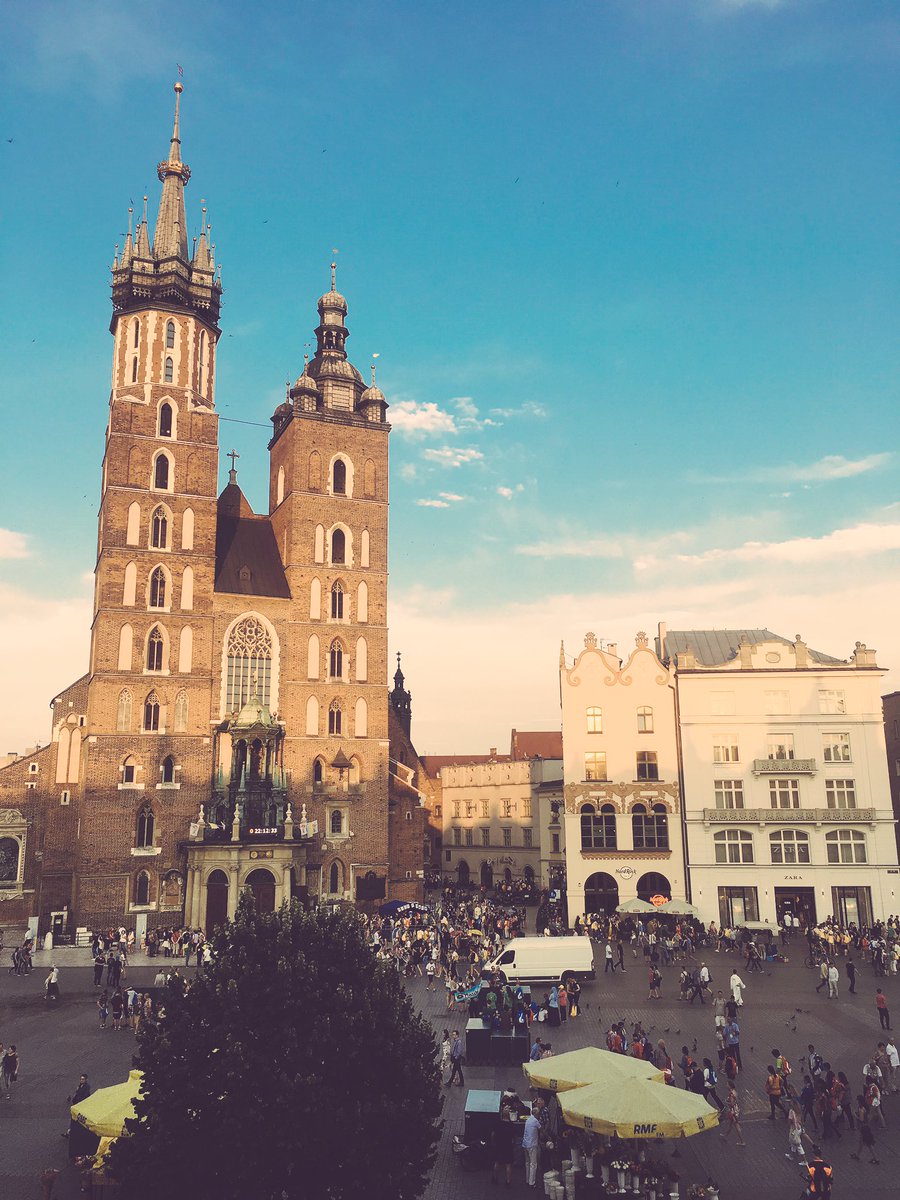 jess___marshall's tweet photo. Streets are alive with excitement! #bnewyd16 #wyd2016 https://t.co/fhsWUTvDAo