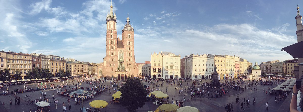 jess___marshall's tweet photo. Streets are alive with excitement! #bnewyd16 #wyd2016 https://t.co/fhsWUTvDAo