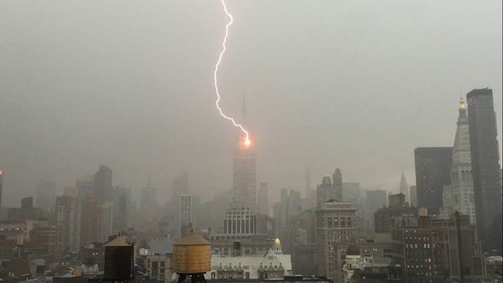 WilliamsJon's tweet photo. Incredible photo by Henrik Moltke as lightening hits Empire State Building in #NYC thunder storm. Now dark as winter https://t.co/UR0zqfxKr1