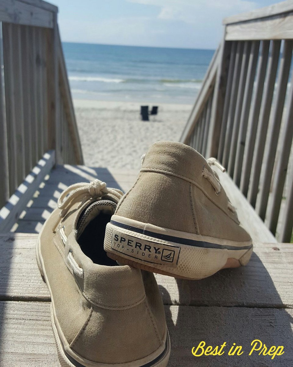 BestInPrep's tweet image. Doesn't get better than boat shoes and the beach. Thanks @AMarten11! 🌊