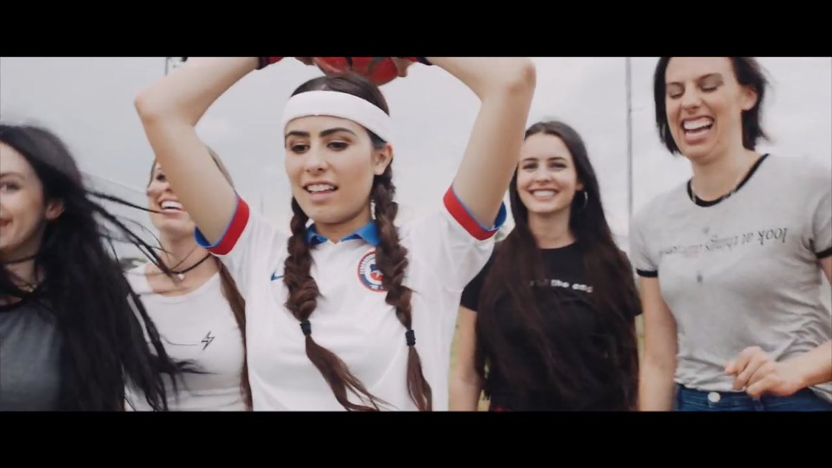 MariCChong's tweet photo. @Cimorelliband @ChristinaCIM @KathCim @LisaCim @AmyCim @LaurenCimorelli @DaniCim I GAVE LAUR THAT SHIRT!can't breath https://t.co/W4Ynq3Ygwn