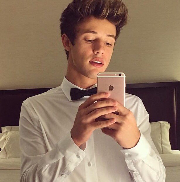 angelinadip's tweet photo. @camerondallas haven't seen this photo before but you look good in it?❤️❤️❤️😊 https://t.co/ZlUPTsKWWM