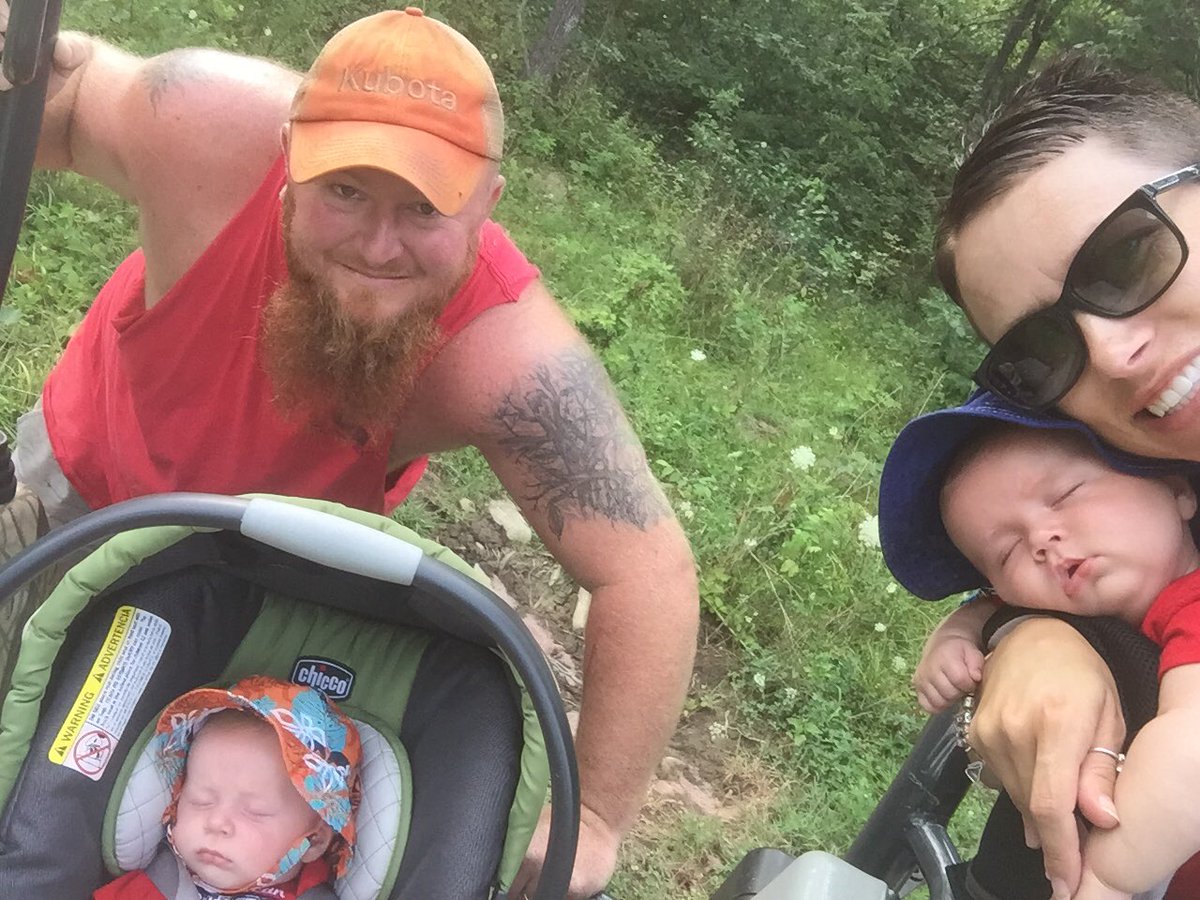 JacqalynnRiley's tweet photo. Checking on cows & deer cams w/@bigred_riley #RileyTwins #RileyFarms @KYCattle @kyfishwildlife @VortexOptics https://t.co/ezRrf2KBfP