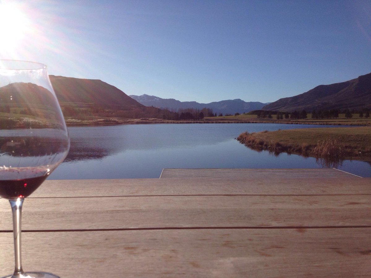 vinomofo's tweet photo. Alright New Zealand. We get it. You win. Stunning lakeside views from Jack's Point, Queenstown. https://t.co/IAPcztCXP4