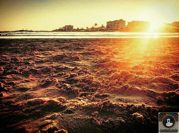 instacunit's tweet photo. Bona nit #Cunit! Mireu quina posta de sol  ens regala @eemma_26 #instacunit https://t.co/S0X0zaXHa6